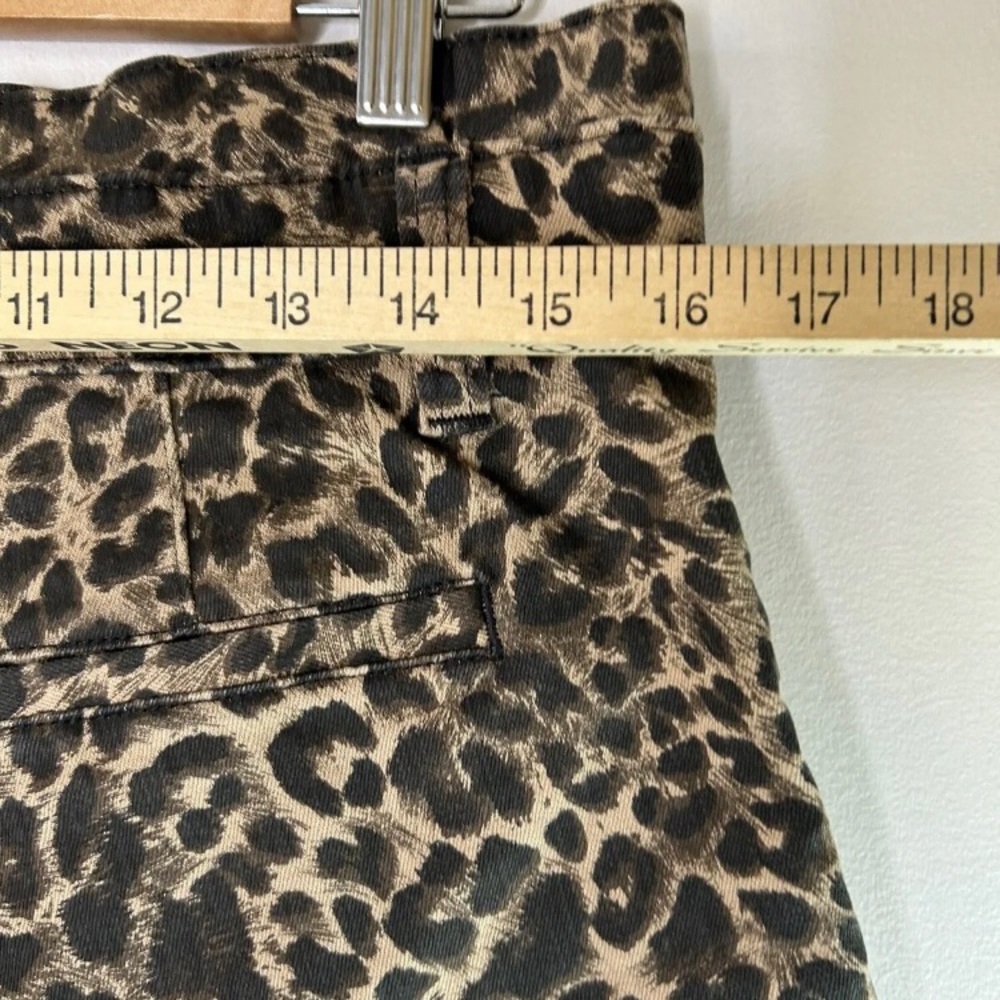 Express stretch shortie high rise leopard shorts size 10 - Picture 7 of 13
